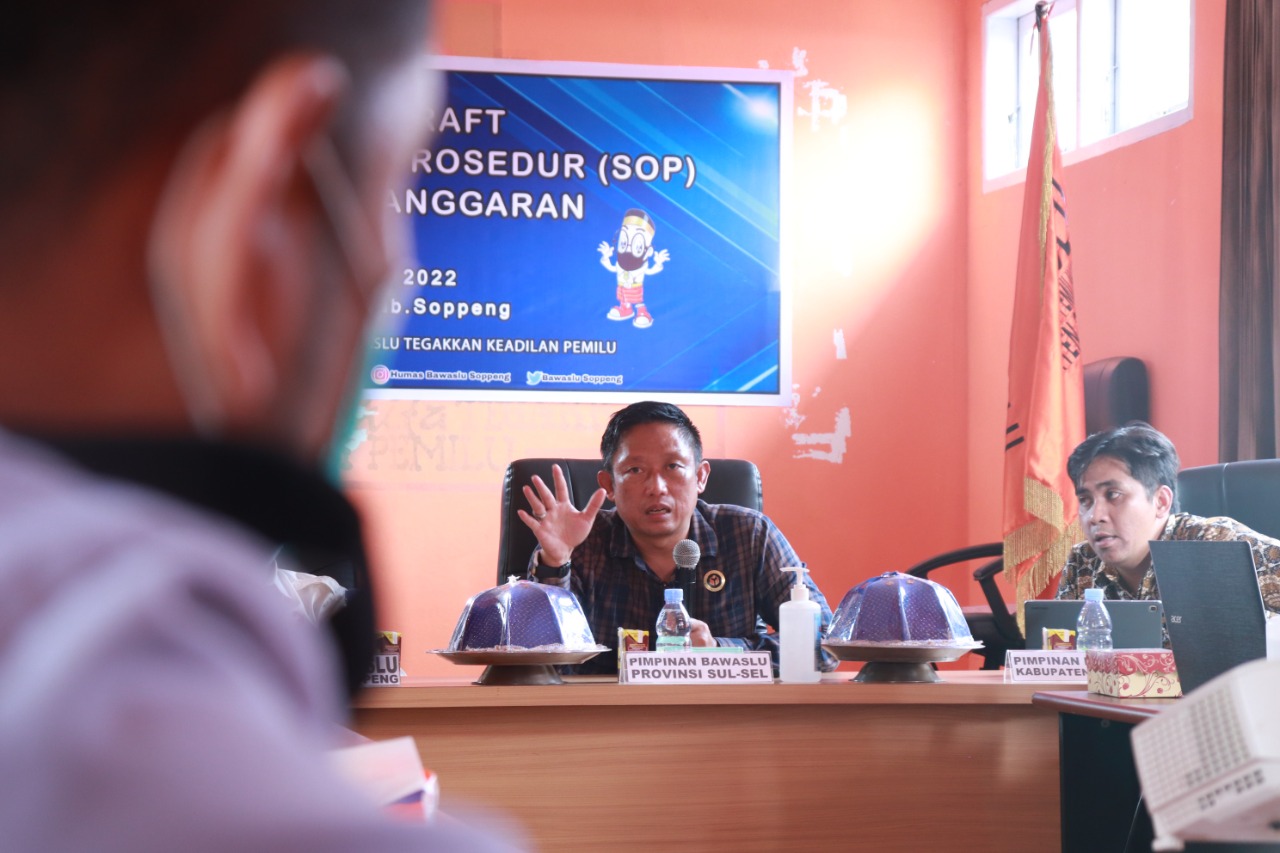 Azry Yusuf Urai Penerapan SOP Penanganan Pelanggaran di Bawaslu Soppeng