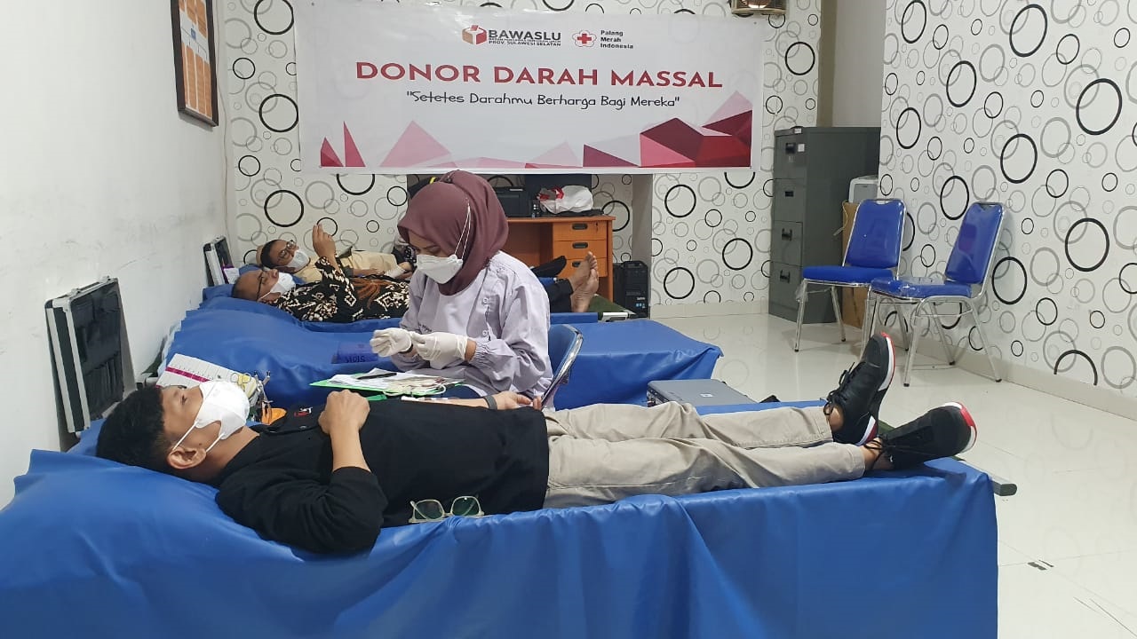 Bawaslu Provinsi Sulsel Gelar Aksi Donor Darah Massal