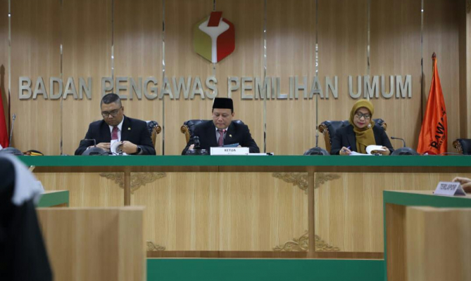 Bawaslu Putuskan KPU Langgar Tata Cara Pendaftaran dan Pelaporan Lembaga Survei