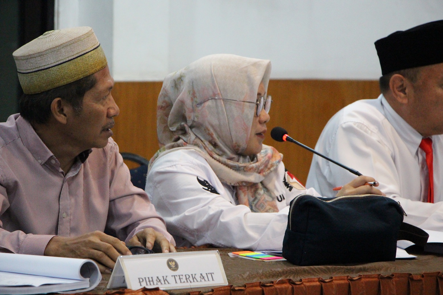 Bawaslu Sulsel Beri Keterangan dalam Sidang Dugaan Pelanggaran Etik Penyelenggara Pemilu dengan Termohon 4 Penyelenggara di Sinjai