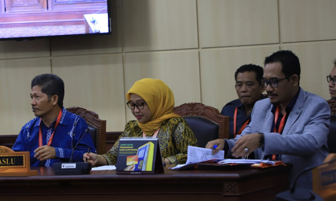 Bawaslu Sulsel Serahkan 700 Halaman Keterangan Tertulis ke MK