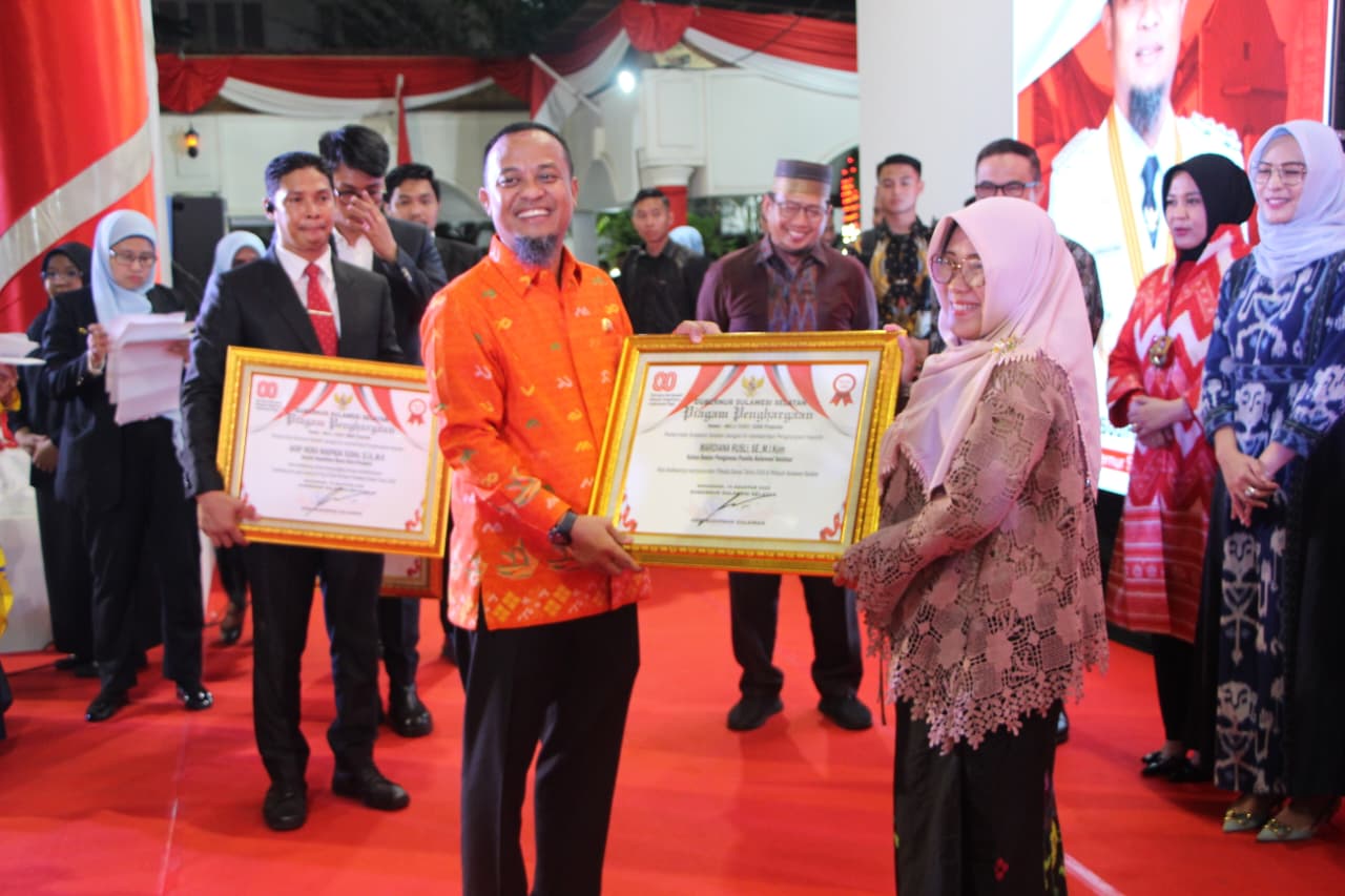 Bawaslu Terima Penghargaan Dari Pemprov Sulsel