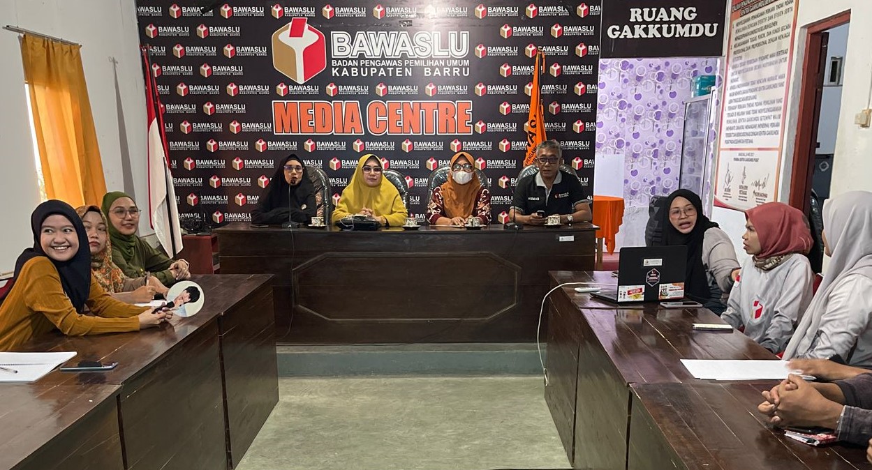 Di Barru, Hasmaniar Sampaikan Pentingnya Hasil Pengawasan DPB dan Pemantau Pemilu