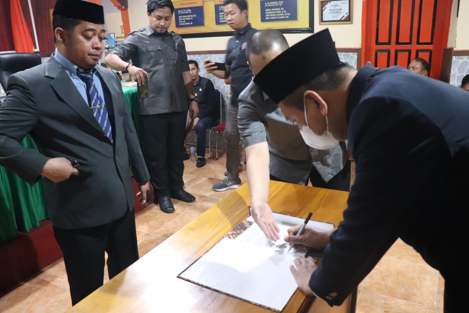 Kasek Bawaslu Sulsel Resmi Lantik Koorsek Bawaslu Bulukumba