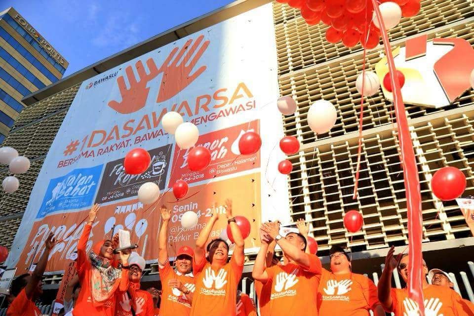 Jalan Santai Jelang Peringatan HUT Bawaslu Ke-10 Tahun