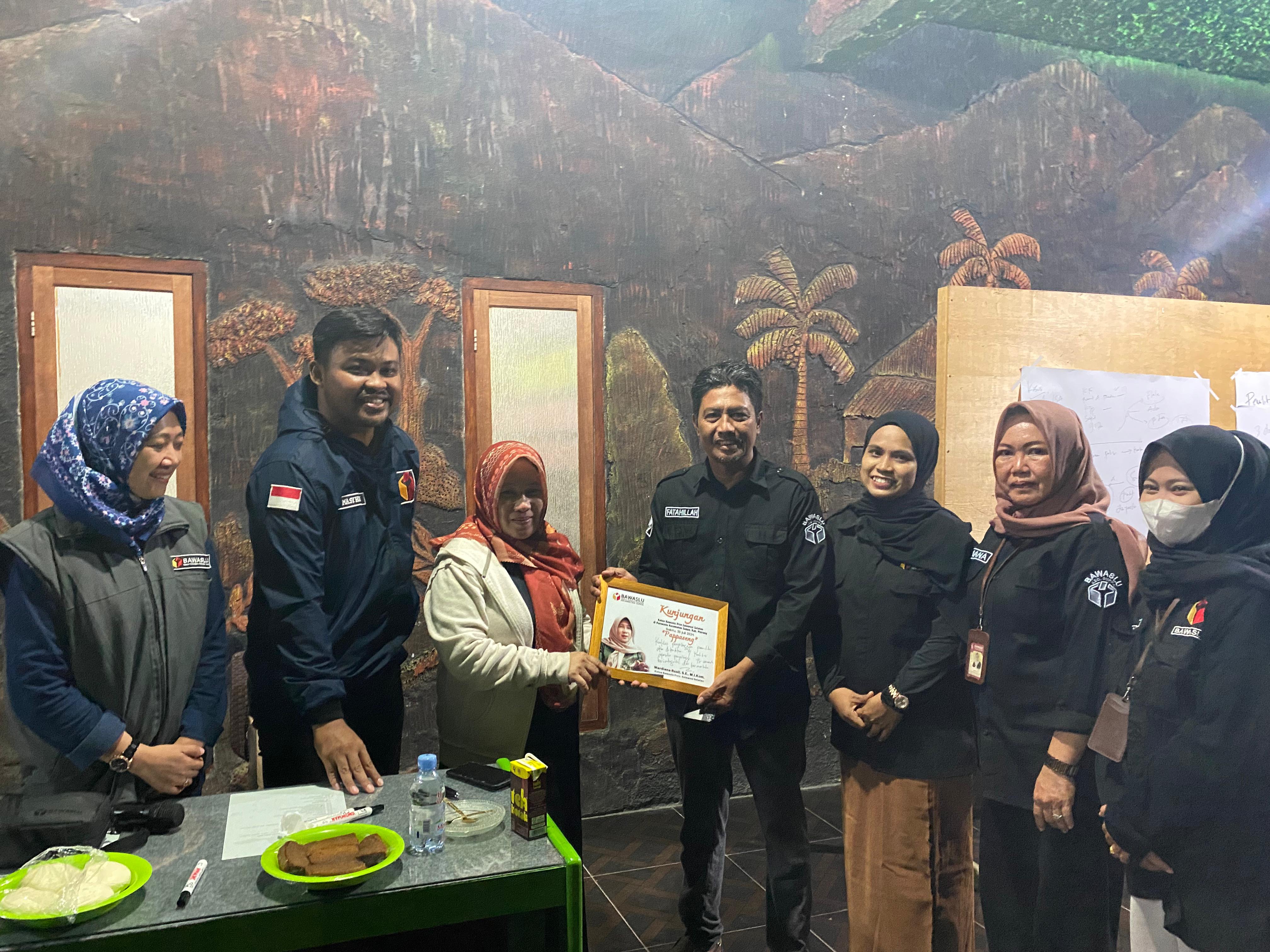 Awasi Mutarlih, Ketua Bawaslu Sulsel Beri Penguatan Jajaran Adhoc di Kabupaten Pinrang