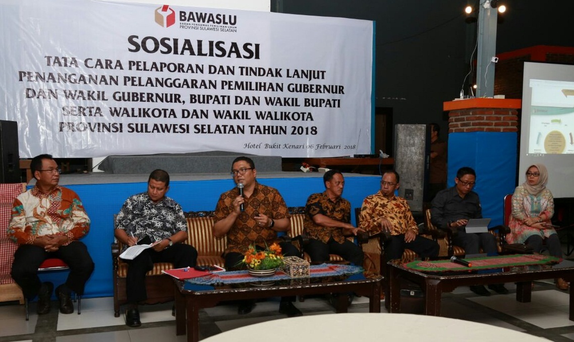 Talk Show Tata Cara Pelaporan Pelanggaran Pilkada Live di TV Lokal