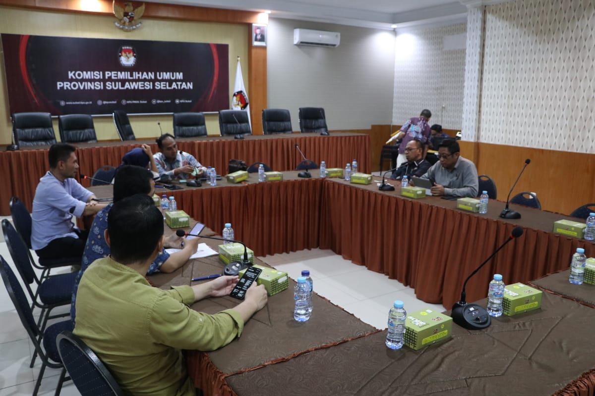 Bawaslu-KPU Bahas Pengawasan Verfak Kepengurusan Parpol di Sulsel