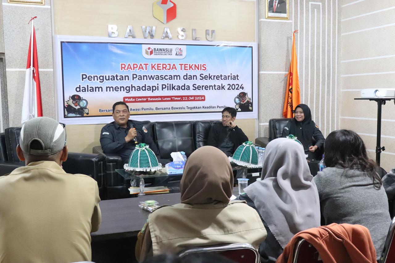 Samsuar Saleh Beri Penguatan Kelembagaan kepada Panwascam di Luwu Timur