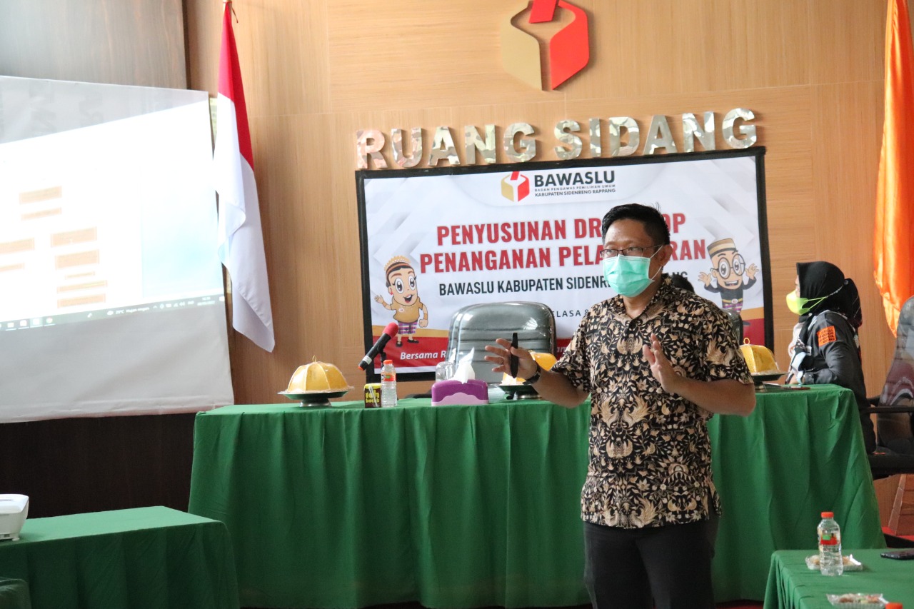 Azry Yusuf Paparkan Penyusunan Draft SOP Penanganan Pelanggaran di Bawaslu Sidrap