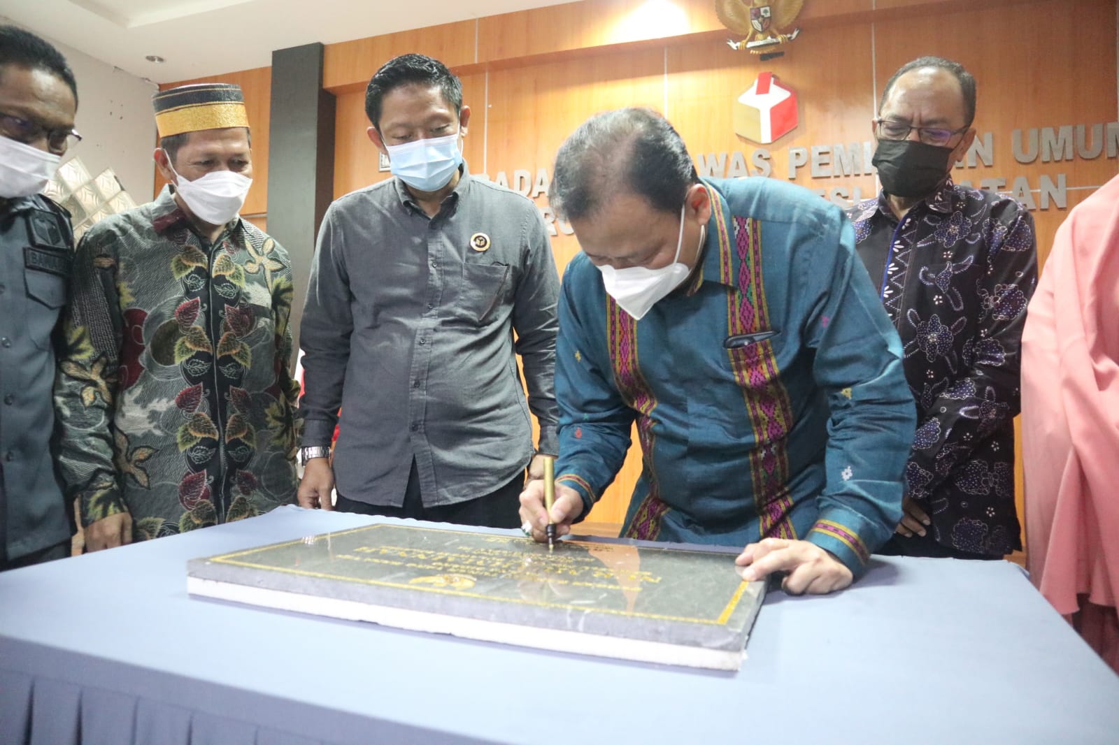 Ketua Bawaslu Abhan Resmikan Ruang Sidang Nur Muthmainnah