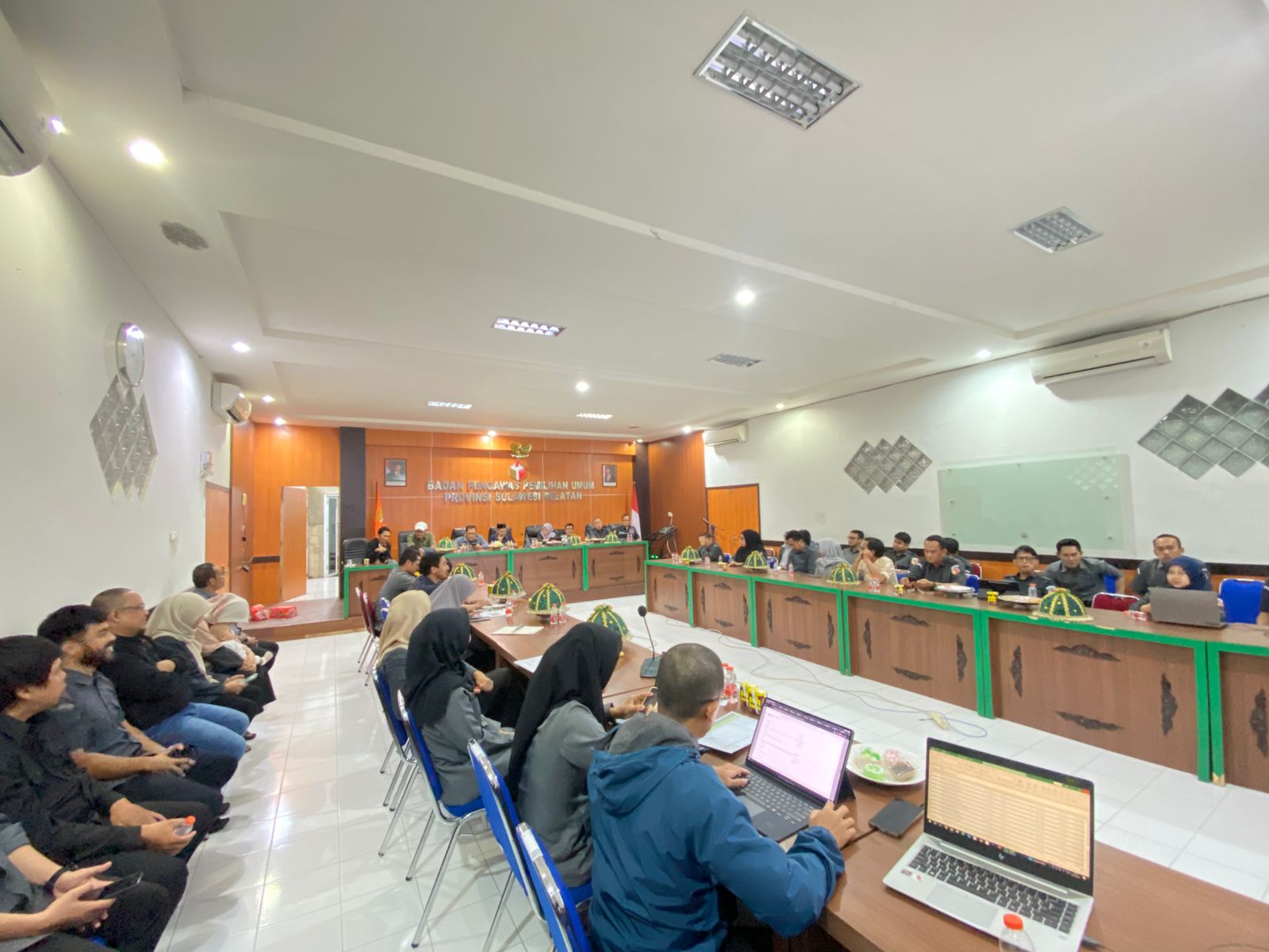 rapat matangkan program