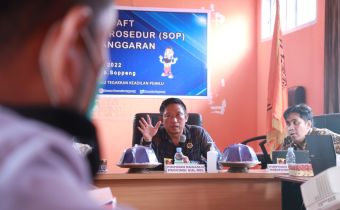 Azry Yusuf Urai Penerapan SOP Penanganan Pelanggaran di Bawaslu Soppeng