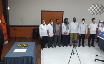 Dede Arwinsyah Dilantik Jadi Anggota Bawaslu Makassar