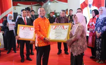 Bawaslu Terima Penghargaan Dari Pemprov Sulsel