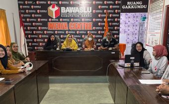 Di Barru, Hasmaniar Sampaikan Pentingnya Hasil Pengawasan DPB dan Pemantau Pemilu