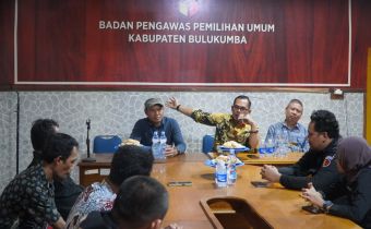 Kunjungi Bawaslu Bulukumba, Awaluddin : Pegawai Bawaslu Harus Menjaga Profesionalisme