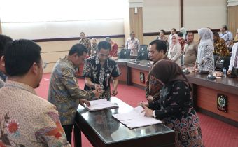 Bawaslu Sulsel Tandatangani Dana Hibah Anggaran Pilgub 2024