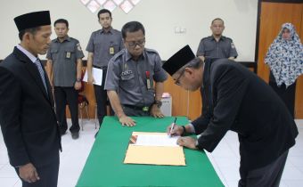 Pelantikan Pejabat Baru Sekretariat Bawaslu Kabupaten Luwu