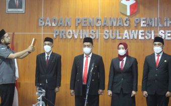 Sekjen Bawaslu Lantik Satu Pejabat Administrator dan Tiga Pejabat Pengawas di Lingkup Bawaslu Sulsel