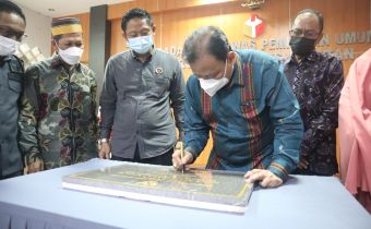 Ketua Bawaslu Abhan Resmikan Ruang Sidang Nur Muthmainnah