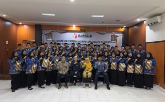 Foto bersama pelantikan PNS